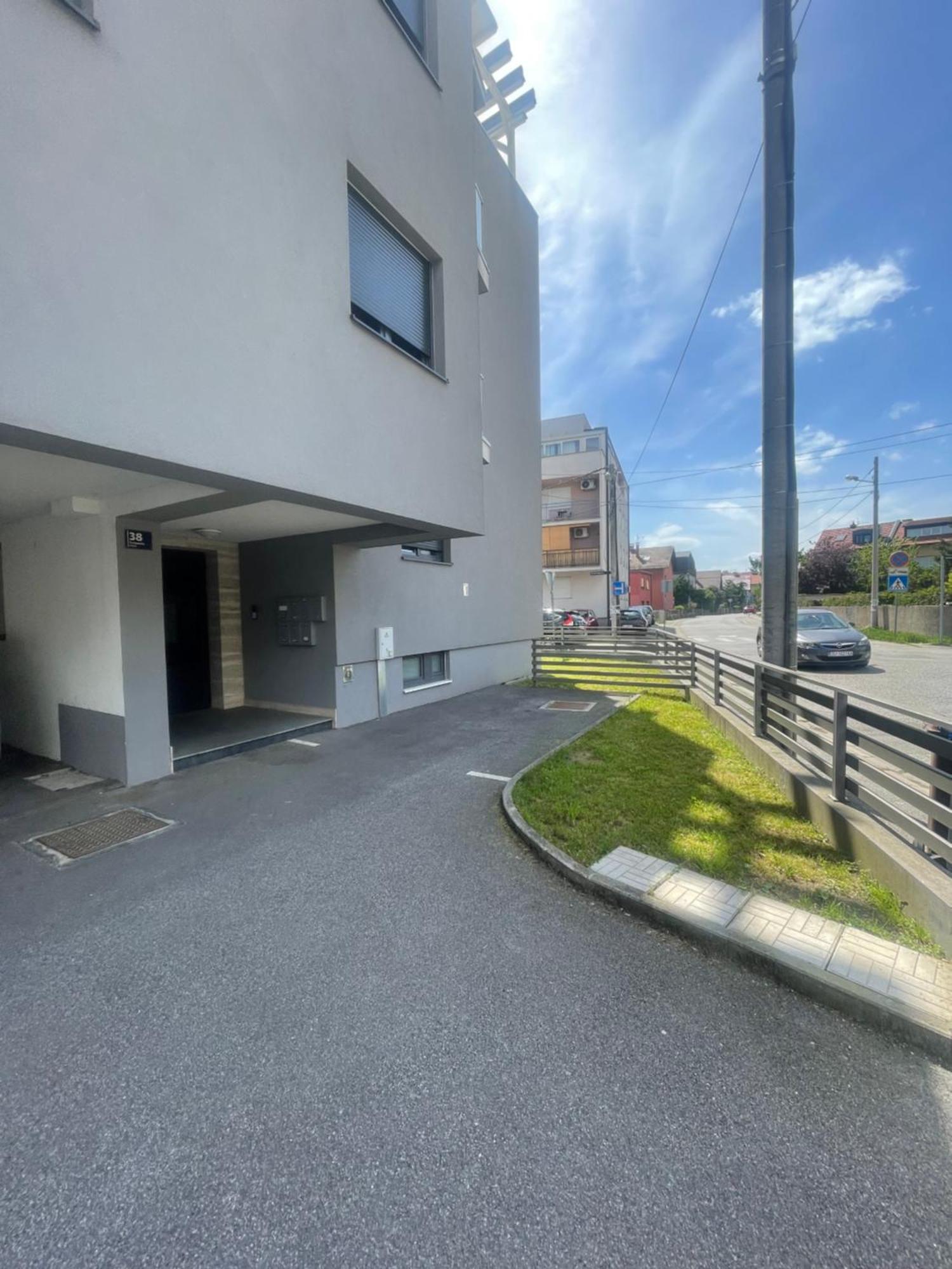Lucky Place Apartment - Zumberacka With Free Private Parking Zagreb Luaran gambar